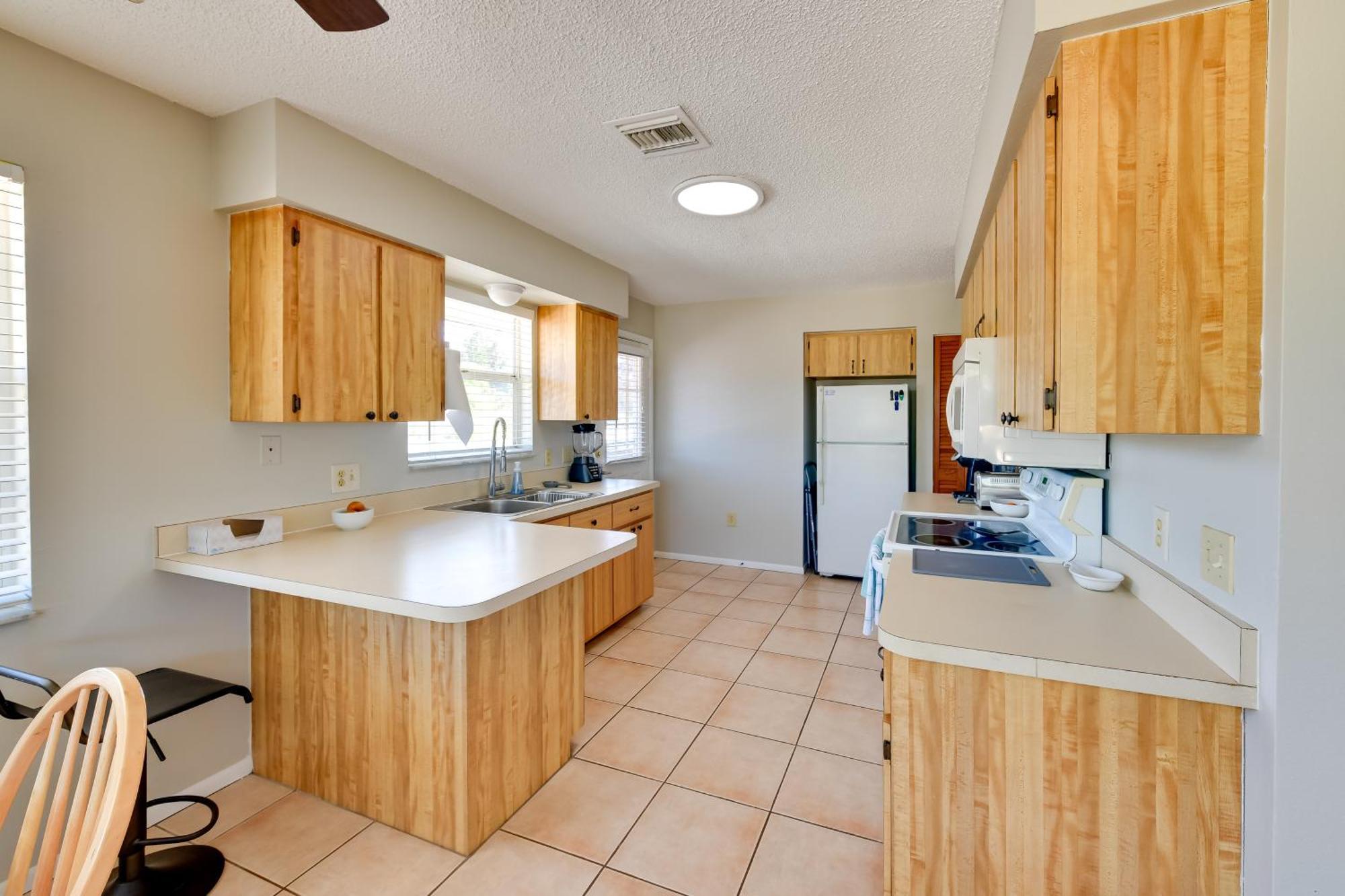 Coastal Oasis With Shared Pool, 2 Mi To Beach! Ингълууд Екстериор снимка