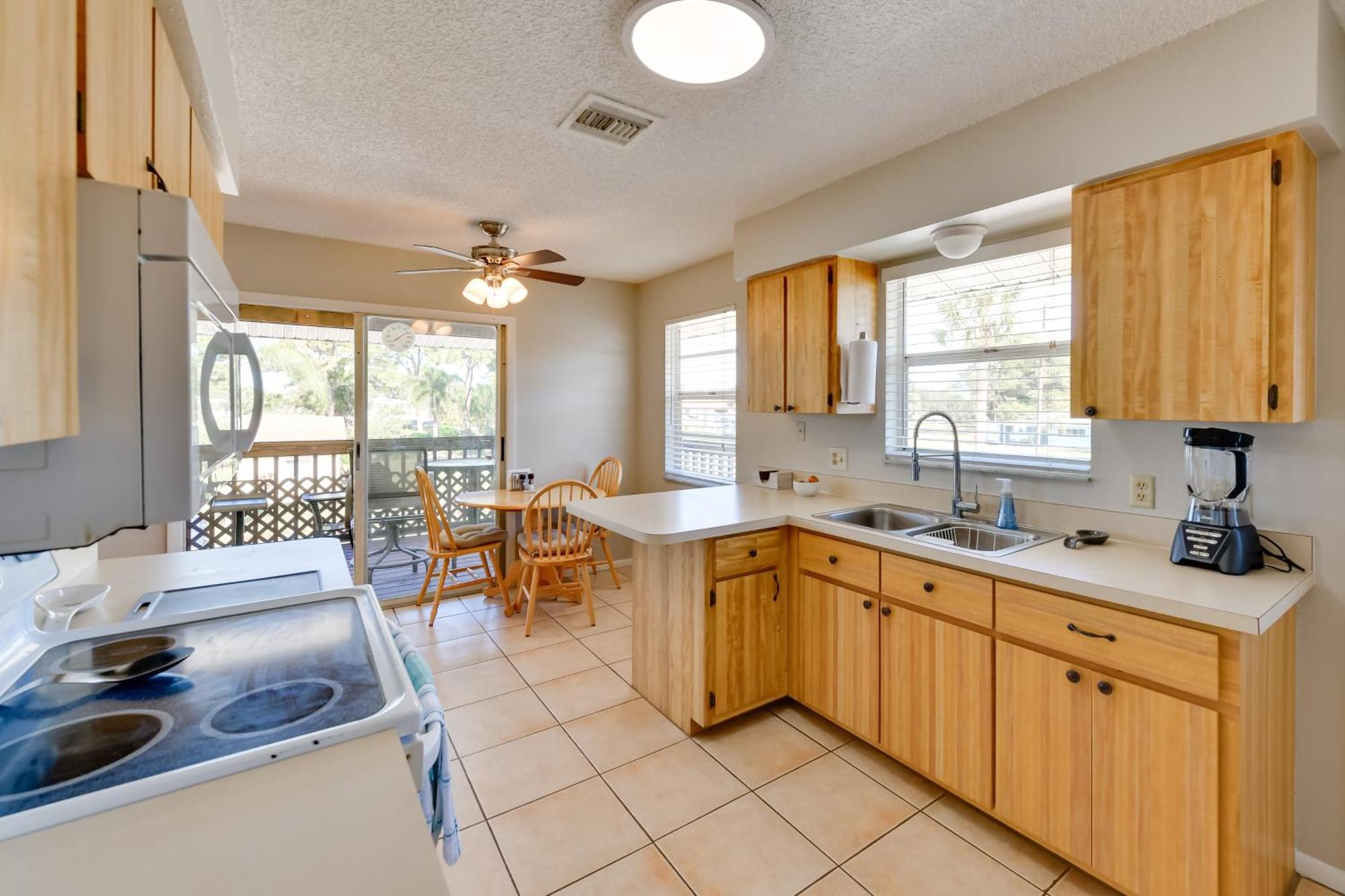 Coastal Oasis With Shared Pool, 2 Mi To Beach! Ингълууд Екстериор снимка